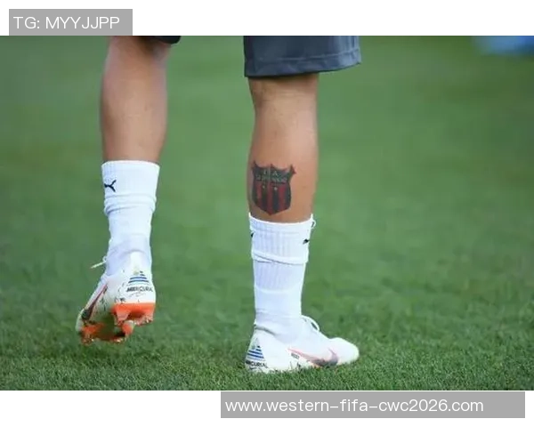 足球俱乐部名字纹身的意义与选择技巧分享 足球俱乐部名字纹身的意义与选择技巧分享